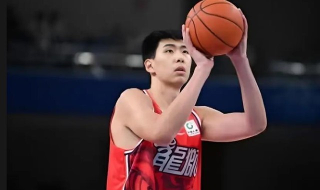 开云首页入口-离开广东队就爆发，徐昕是常规赛第一阶段盖帽王+篮板王