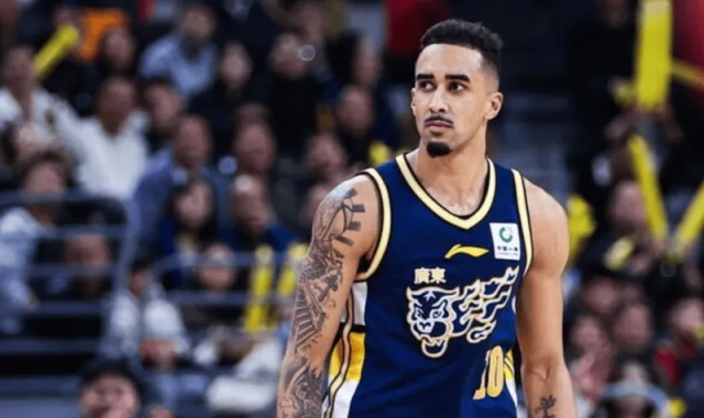 开云平台中国-奎因半场10中2，三分5中0得到4分3篮板4助攻1抢断1盖帽