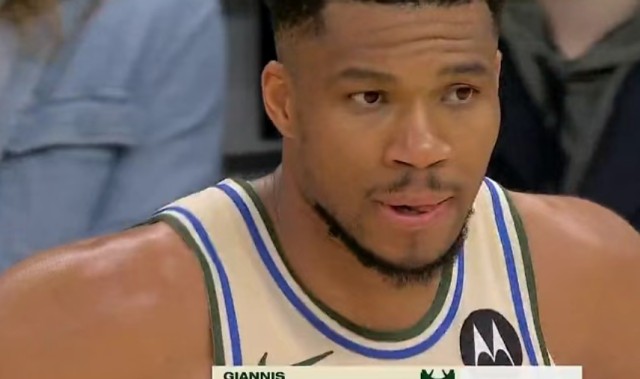 开云首页入口-字母哥24分吃T复出全败！雄鹿遭老鹰16分逆转 奥孔古21+8