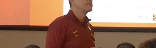 东体：安东尼奥训练前训话6分半，甚至亲自示范脚下动作